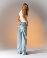 Calça Wide Leg com Aplicações de Estrela