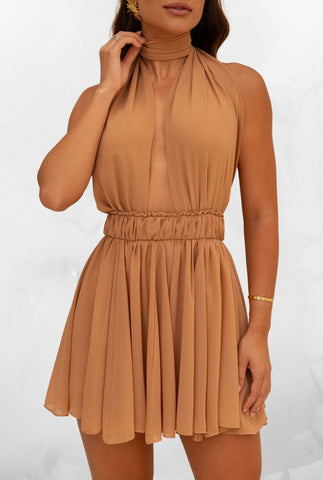 Vestido Macaquinho Frente Única Belle Mocha Mousse