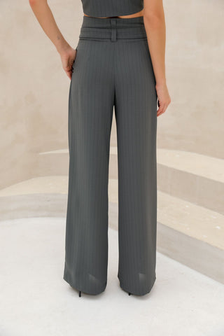 Conjunto Calça com Cropped e Cinto Amanda