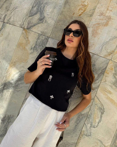 T-Shirt com Pedrarias Mayara Preta