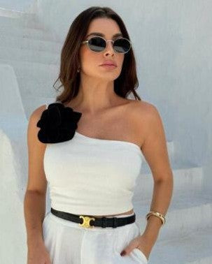 Cropped de Um Ombro Só com Flor Kate Off White